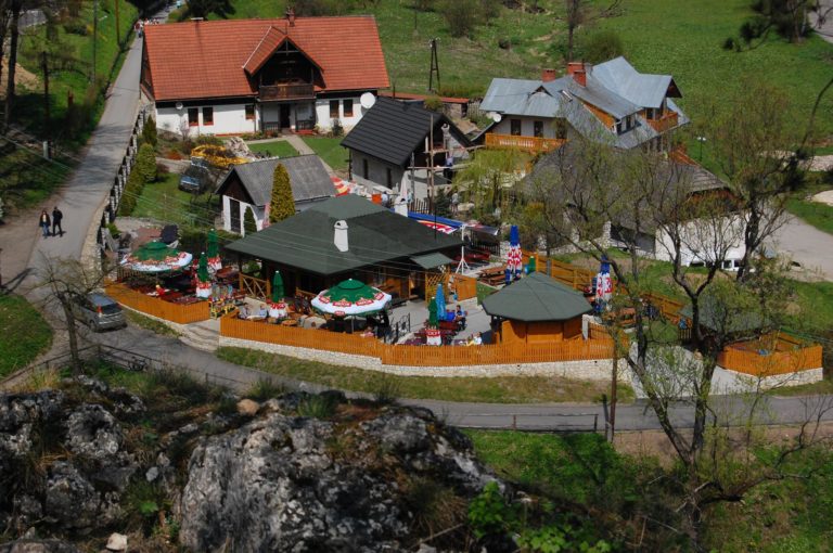 bar sąspówka na nocowanienajurze 768x510