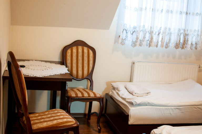 gosciniec w ratuszu na nocowanie na jurze.pl 5 768x510