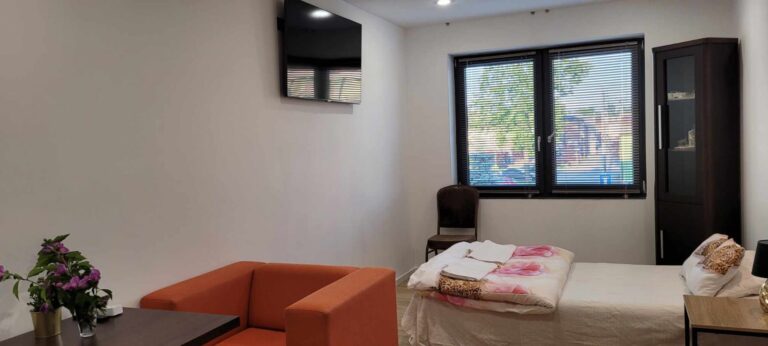 Noclegi w Dawnej Lazni Centrum Zarki 5 768x346