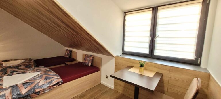 Noclegi w Dawnej Lazni Centrum Zarki 9 768x346